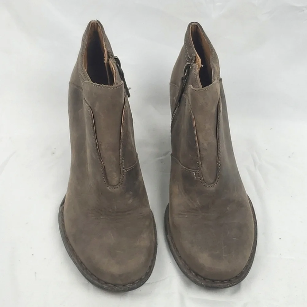 Clarks Unstructured‎ Brown Suede Booties